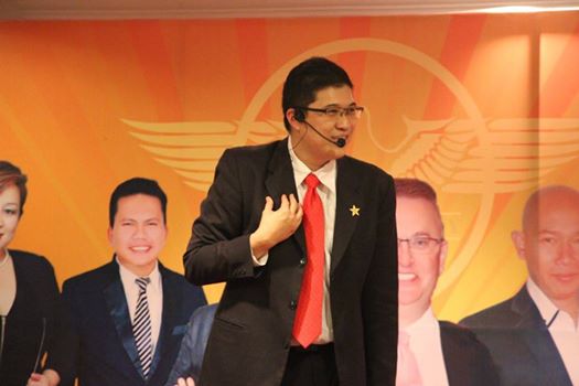 Soo Hoo Yoon Hunn speaking at a leadership event